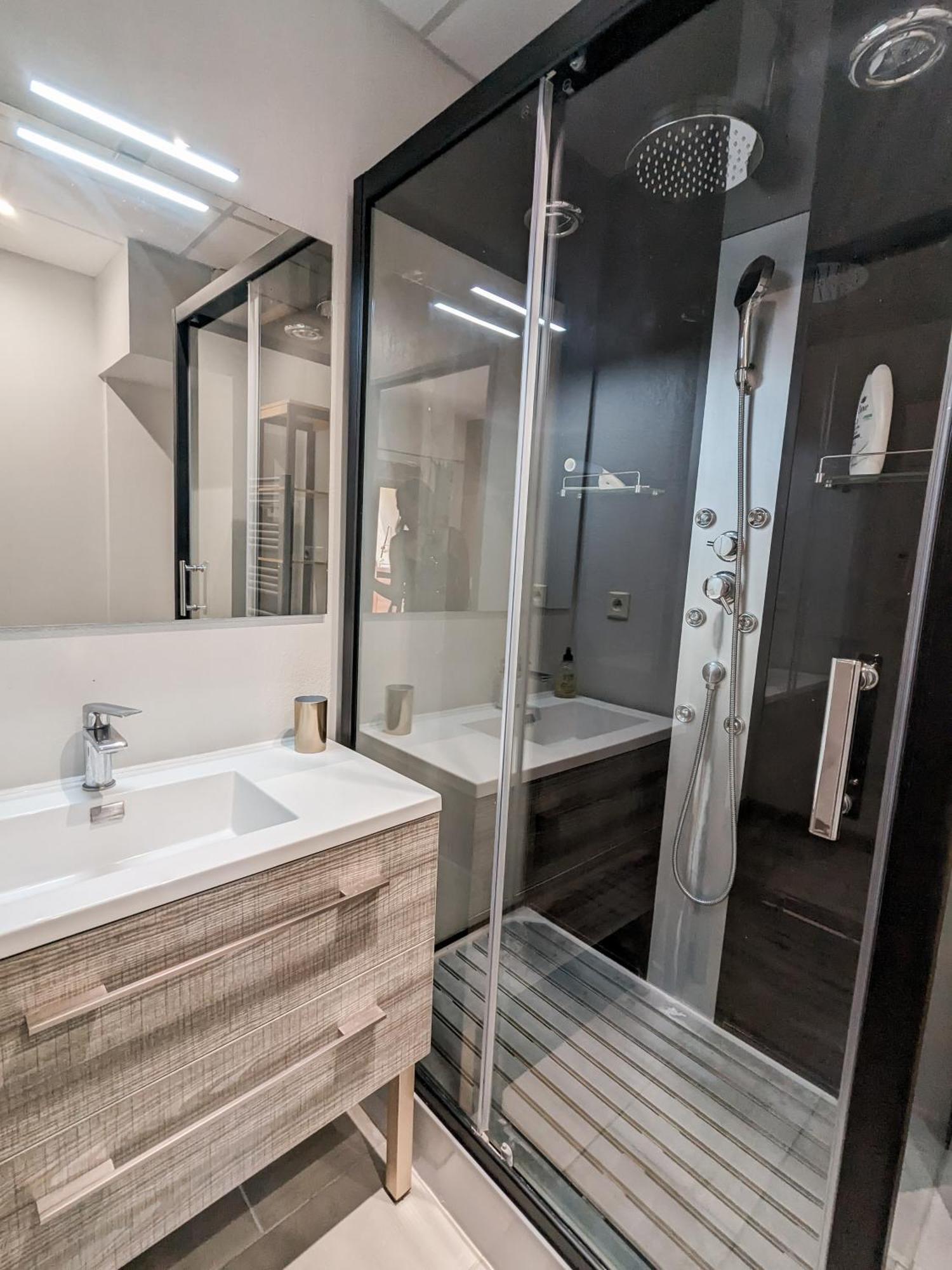 Appartement Moderne Central Avec Piscine, Garage Prive Et Terrasse Sud Uzès Екстериор снимка